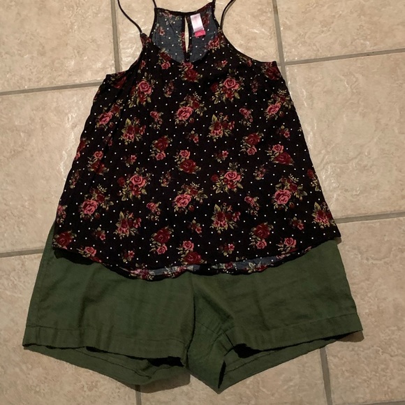 2 spaghetti strap tops - Picture 7 of 9